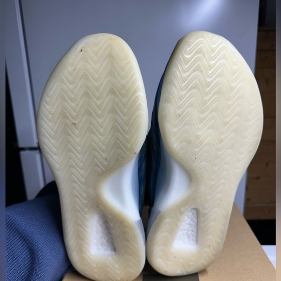 Yeezy Quantum 'Frozen Blue' size US 7.5 - Picture 6 of 6